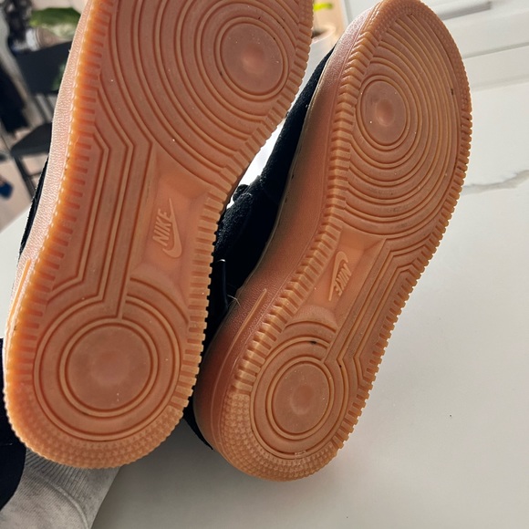 Reebok Classic Woman's Athletic Shoes - Picture 3 of 3